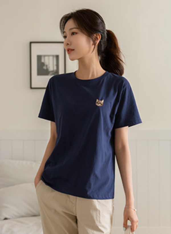 猫刺繍ラウンドネックTシャツ 韓国